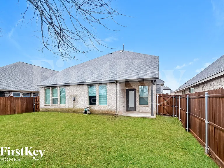 2815 Willow Ln — Photo 14