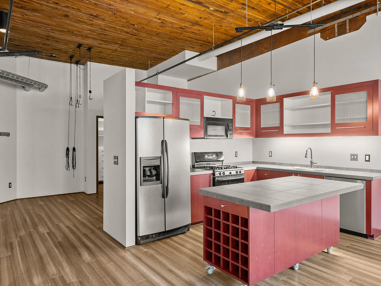1 bed, 1110 sqft, $2,250 — Photo 4