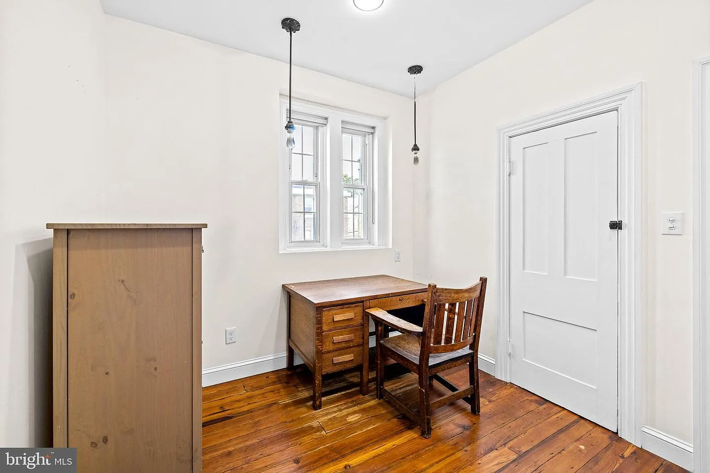 3 bed, 4150 sqft, $2,500 — Photo 1