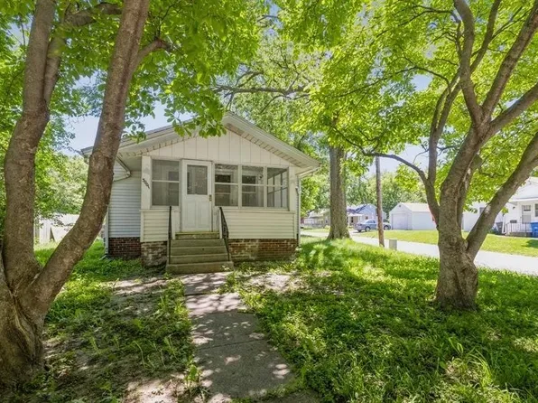 3001 30th St, Des Moines, IA 50310