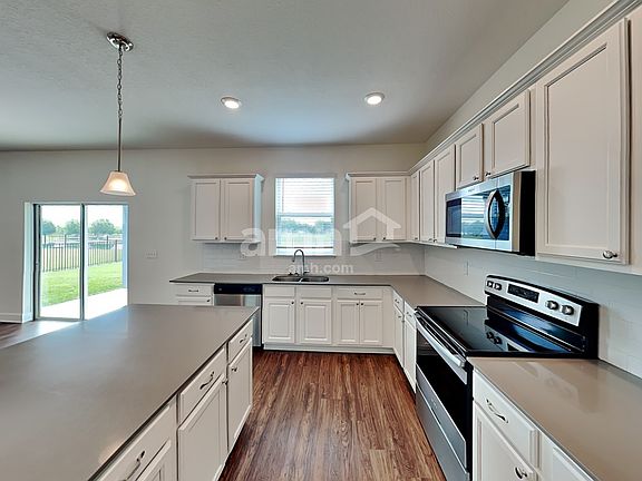 4th image of 1019 Walden Pond Dr
