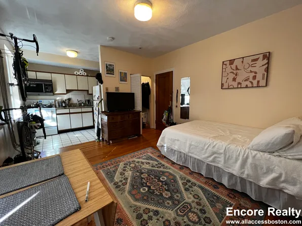92 Gordon St APT 205, Brighton, MA 02135