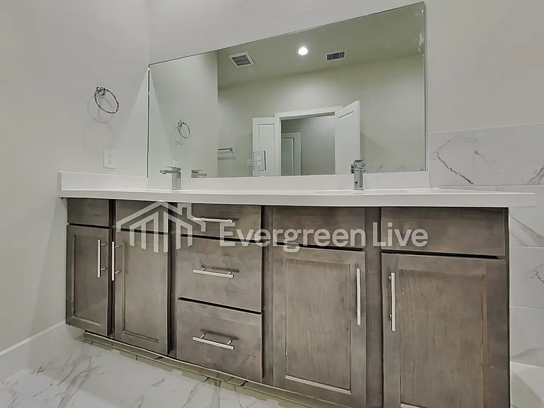 5734 Quinn Landing Rd — Photo 9