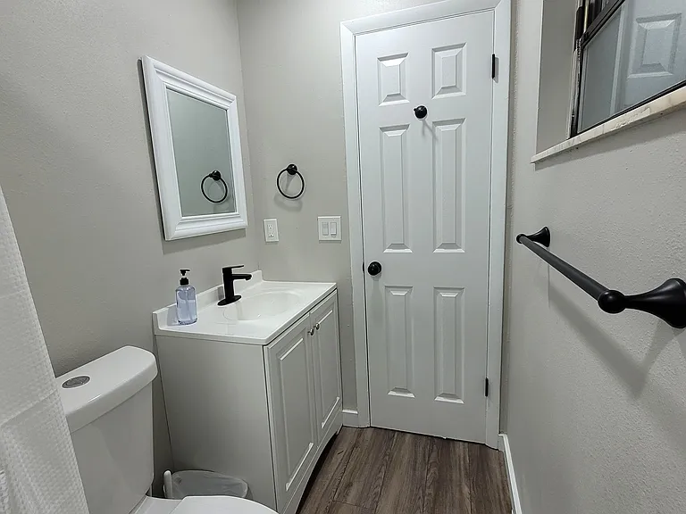 NE 11th Pl — Photo 5