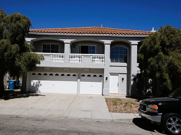 554 Campus Oaks Ct — Photo 1