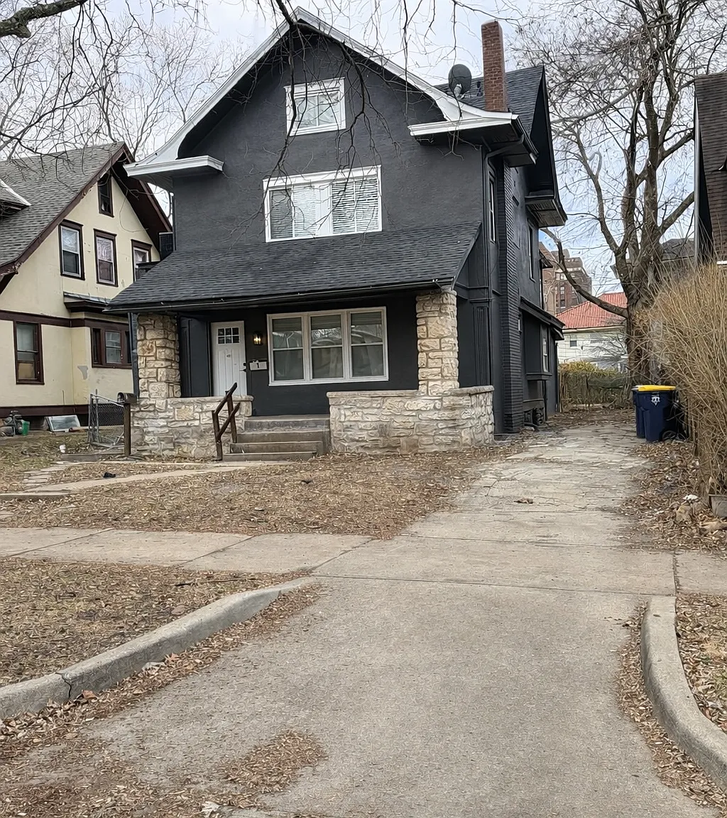 3333 Gillham Rd Unit 2- Kansas City, MO — Photo 1