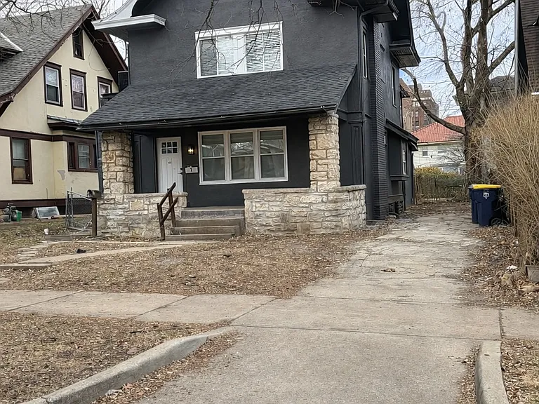 3333 Gillham Rd — Photo 1