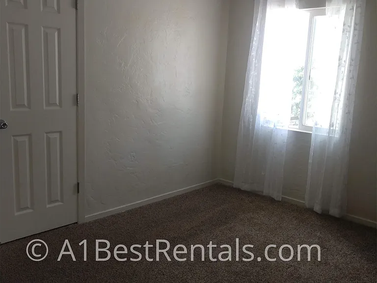 427 Corson Ave — Photo 9