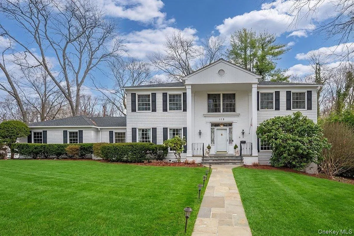 112 Barton Road photo 1
