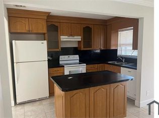 606 SW 80th Ter, Pompano Beach, FL 33068