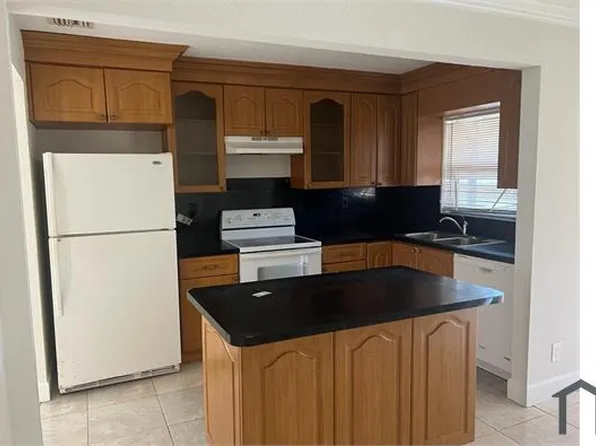606 SW 80th Ter, Pompano Beach, FL 33068