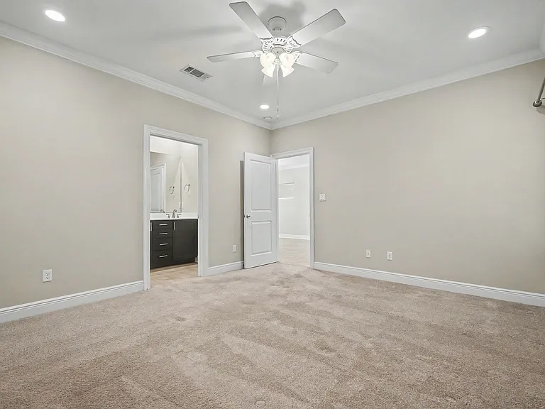 490 Soundview Ct — Photo 24
