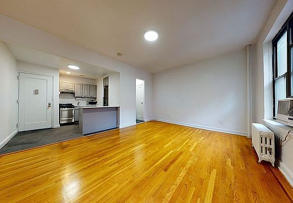 2nd image of 230 E 87th St APT 4D