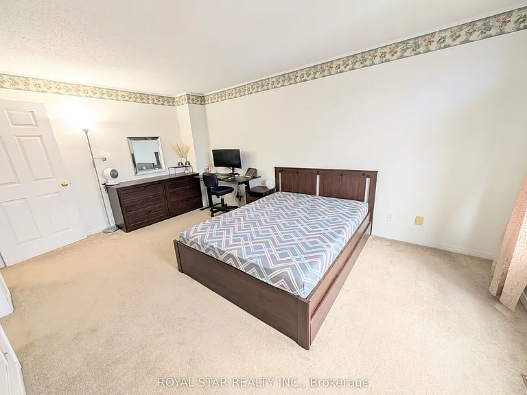38 Springcreek Cres — Photo 14