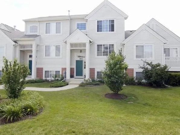 586 S Rosehall Ln, Round Lake, IL 60073