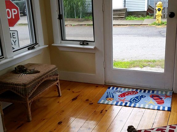 5th image of 44 Evergreen Ave