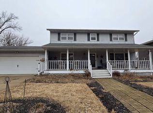 1004 S Western St, Lake Mills, IA 50450