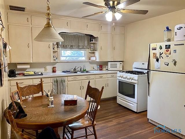 2nd image of 20919 W Ottawa St