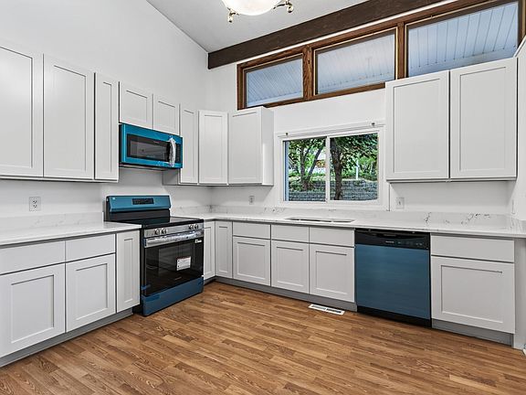 4th image of 12384 Fremont Ln