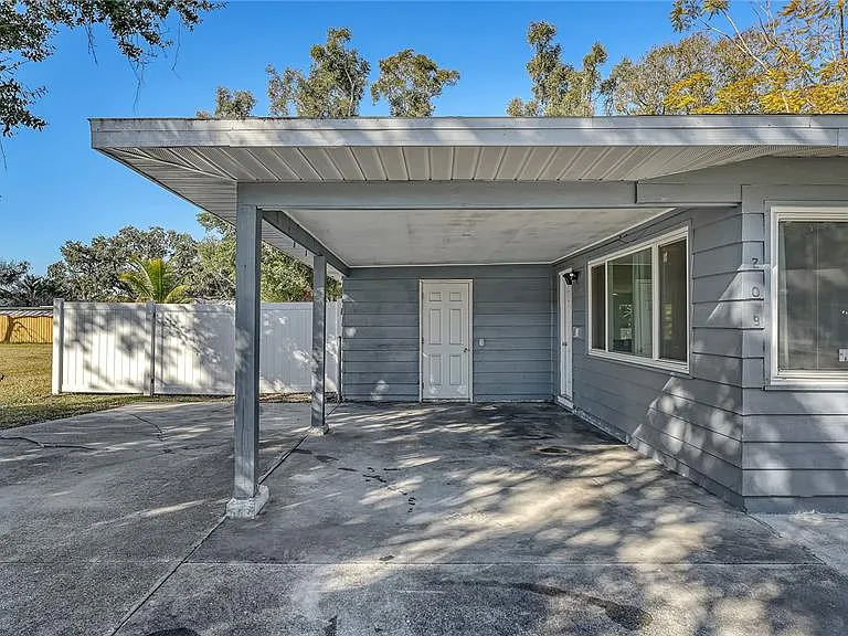 209 Briggs Ct — Photo 37