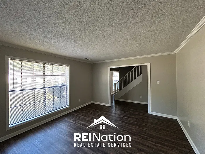 3 bed, 2.5 bath, 1737 sqft, $1,895 — Photo 3