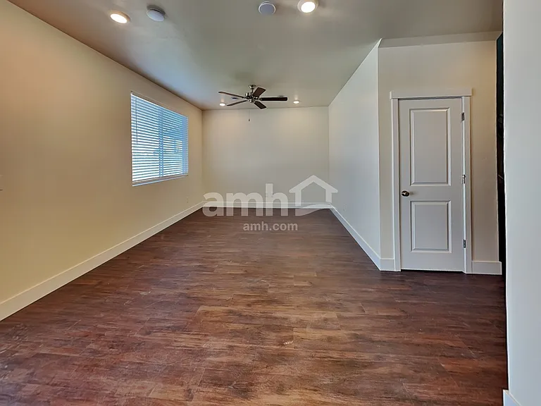 716 S Rocker Ave — Photo 6