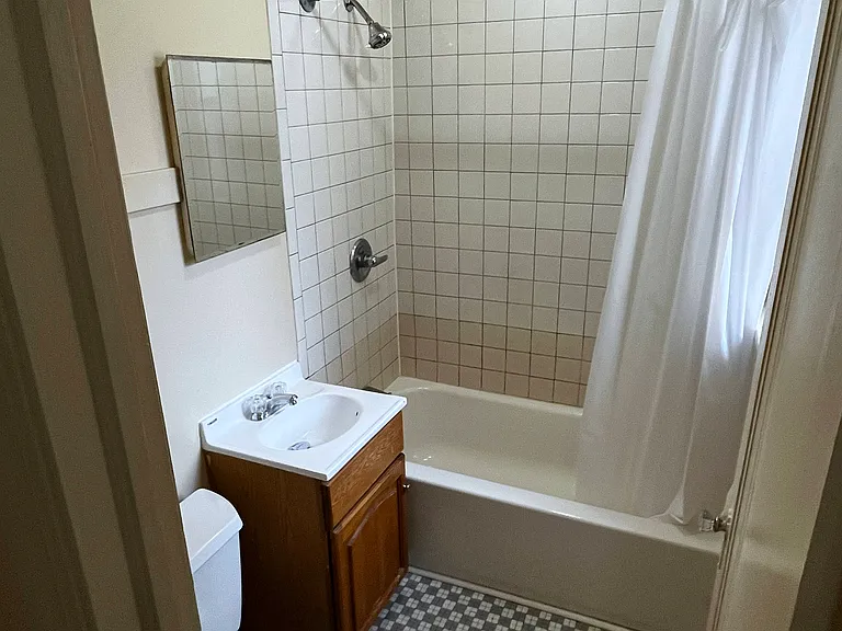 Apt #200 - Bathroom