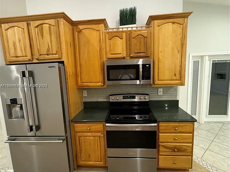 8965 SW 59th Ct — Photo 4