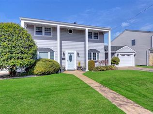45 Cleveland Pl, Massapequa, NY 11758