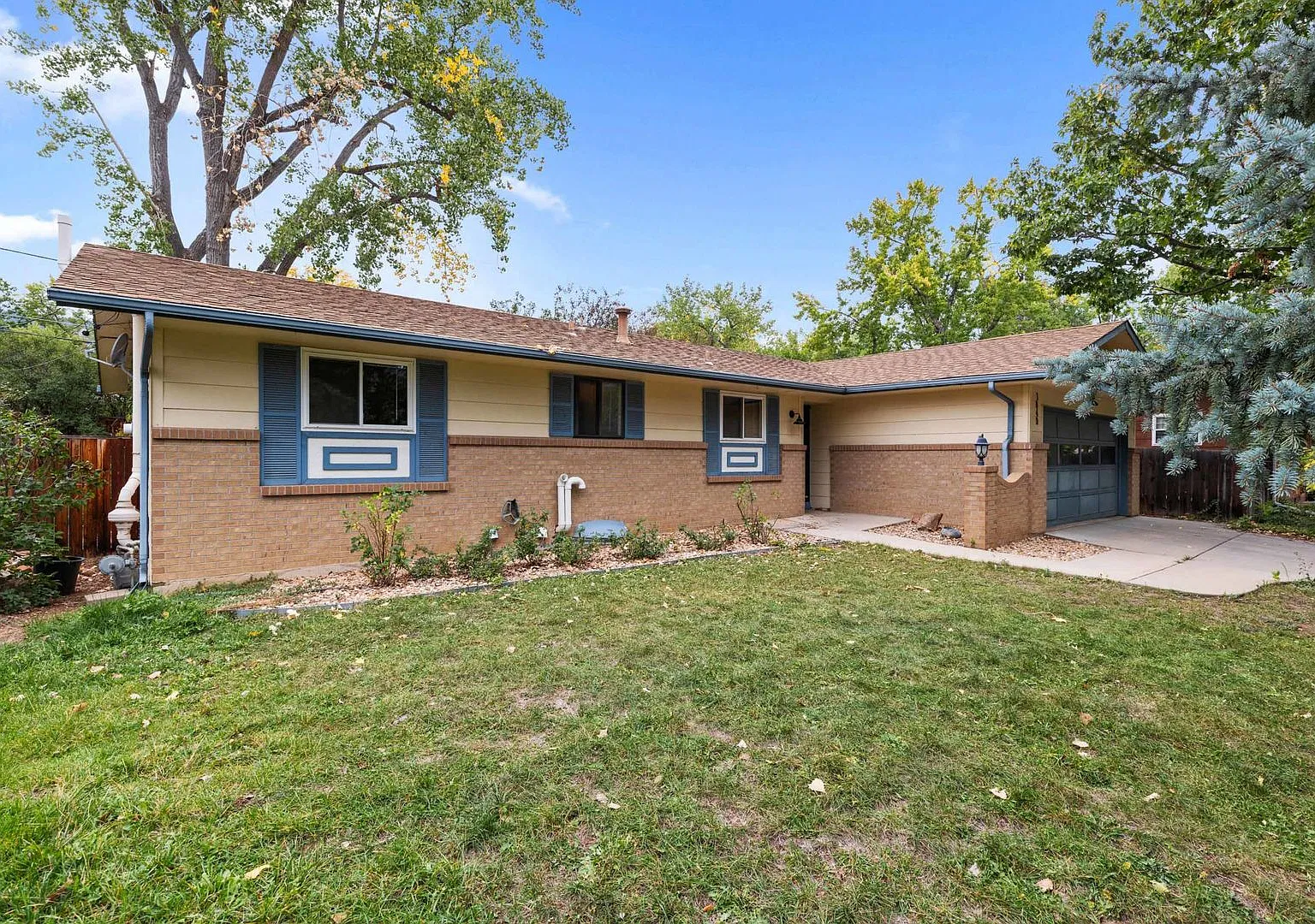 Lovely 4 bed, 3 bath home in Boulder! Available NOW! — Photo 1