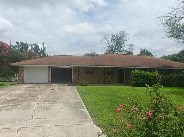 807 Elizabeth, Seguin, TX 78155