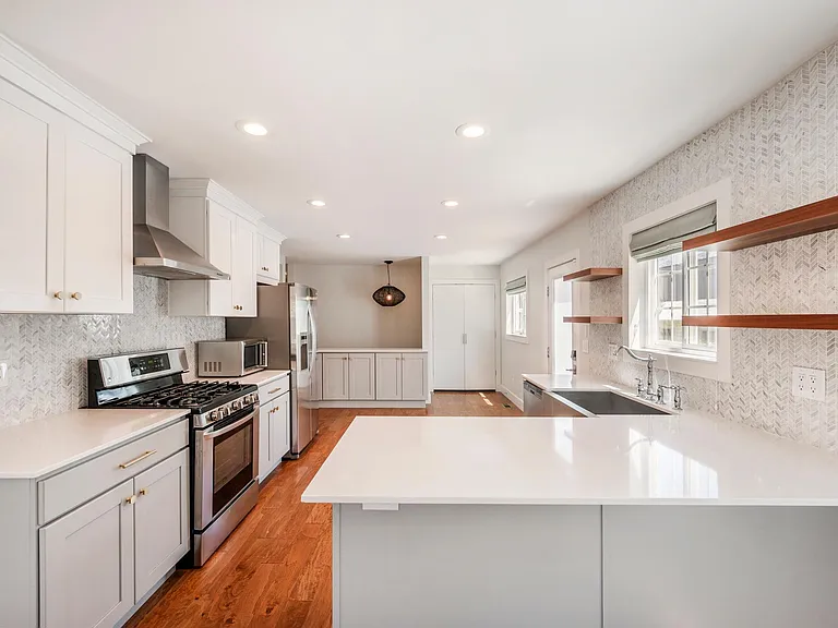 2545 S Filmore St E — Photo 9