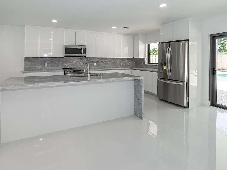 524 NW 53rd St — Photo 9