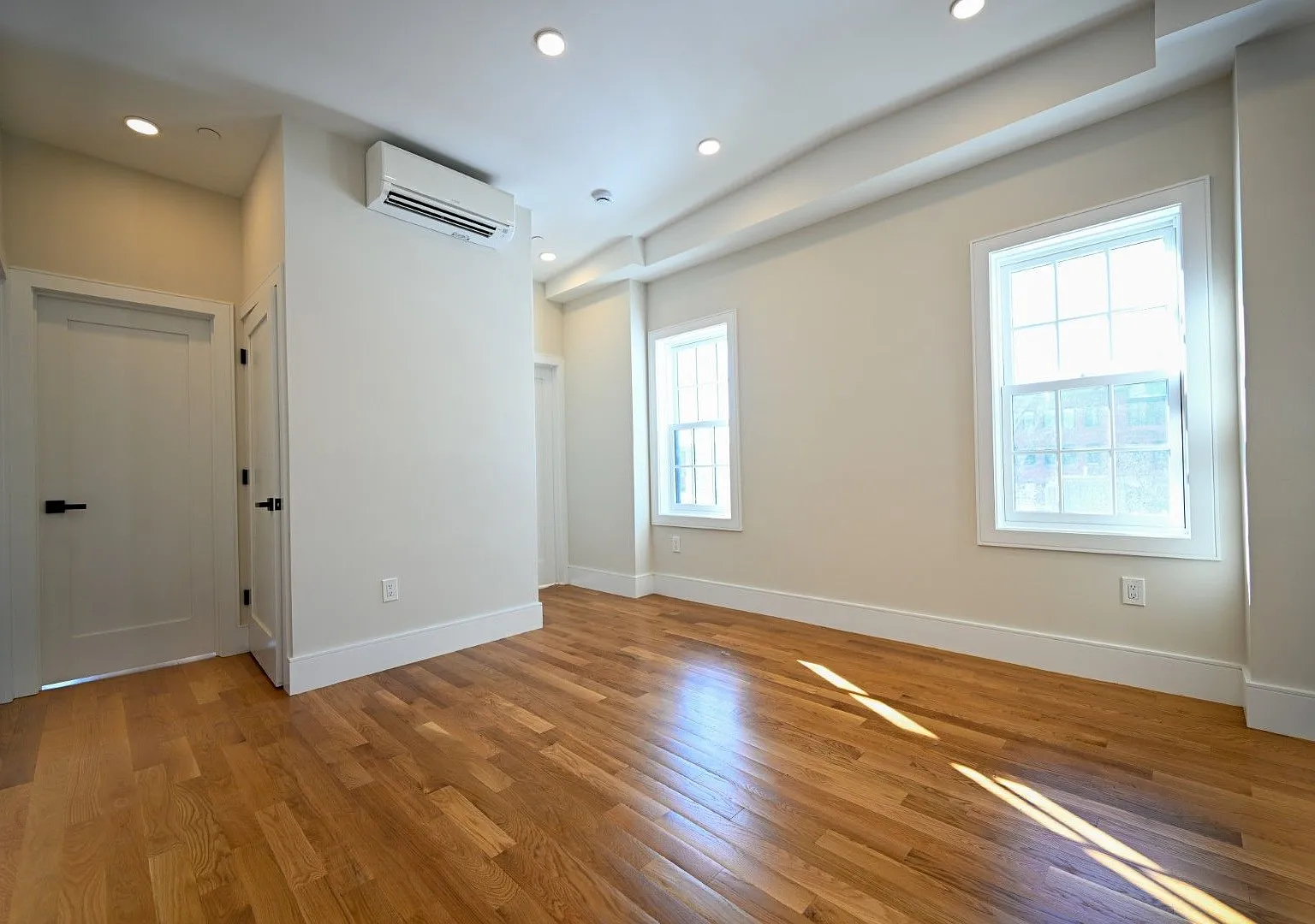Brand New Penthouse in Bay Village, Central Heat/AC, In-Unit Washer and Dryer, Private Roof Deck — Photo 1