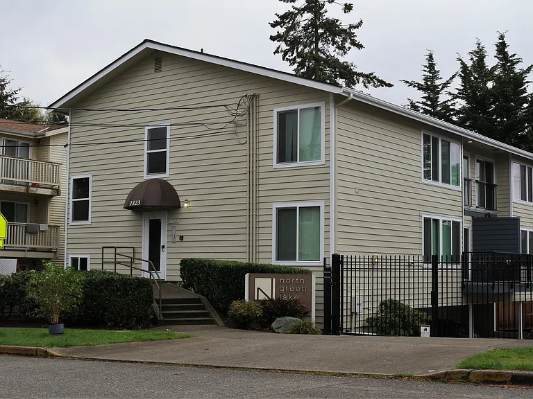 North Green Lake Apartments — Photo 17