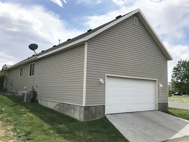 188 W 1530 N — Photo 9