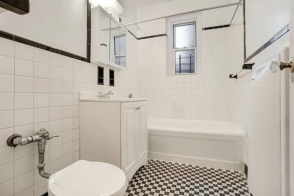 Rented by Bond New York | media 5