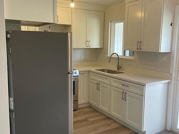5th image of 517 University St #B