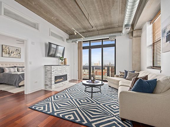 3rd image of 811 W 15th Pl Unit 701