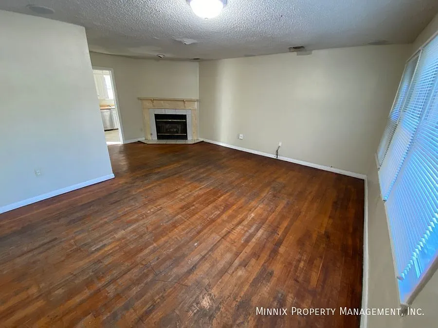 3 bedroom/2 bath Lubbock | 3007 32nd St. — Photo 3