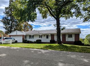 763 Ridgewood Dr, Coshocton, OH 43812