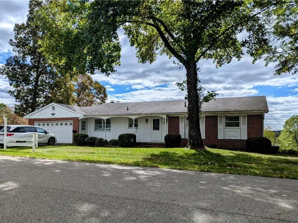 763 Ridgewood Dr, Coshocton, OH 43812