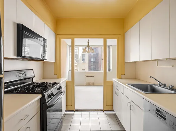 333 East 69th Street image 1 of 6