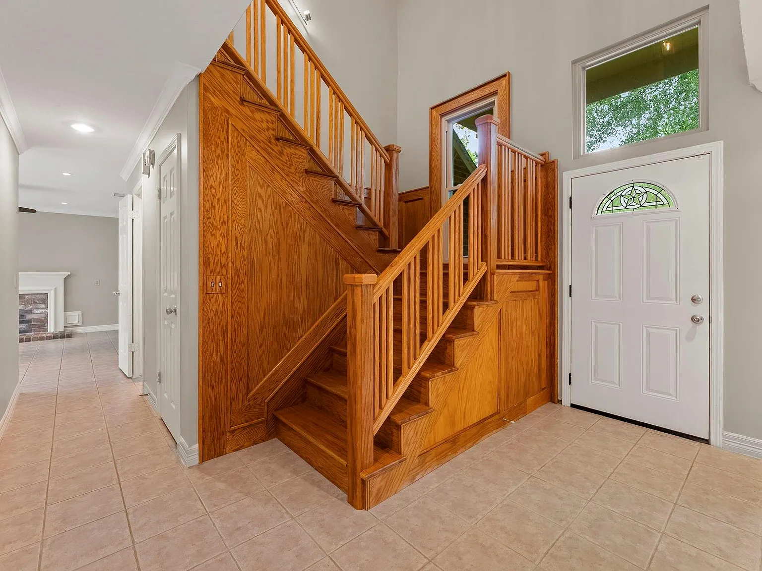 4 bed, 2.5 bath, 2033 sqft, $2,650 — Photo 2