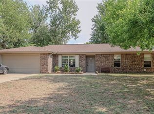 707 N Valley West Dr, Rogers, AR 72756