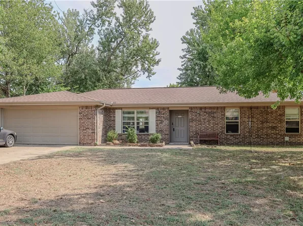 707 N Valley West Dr, Rogers, AR 72756