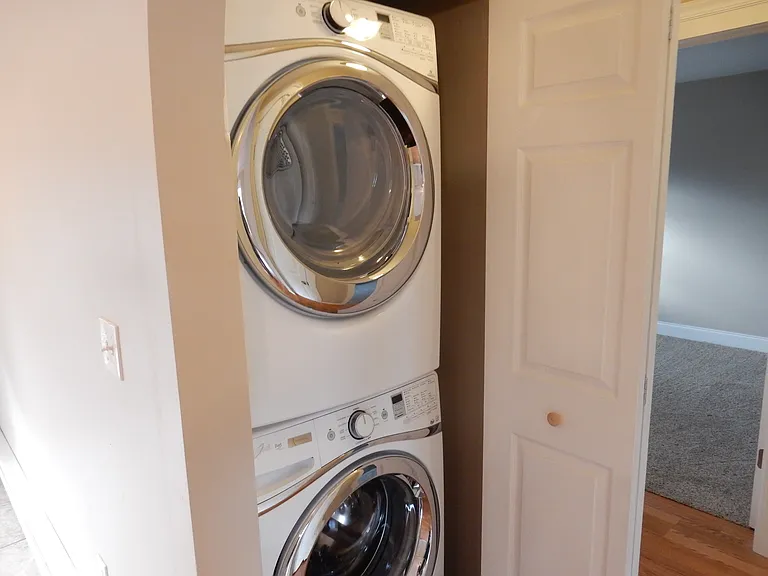 Oakhaven Acres Apartments — Photo 9