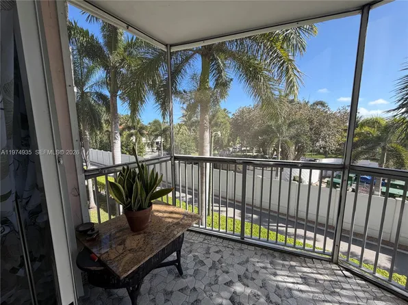 3181 S Ocean Dr APT 305, Hallandale, FL 33009