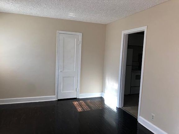 2nd image of 619 Blackstone Ave