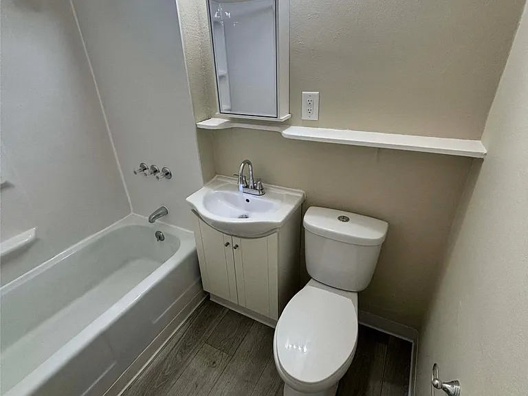 625 Owen St #1 — Photo 17